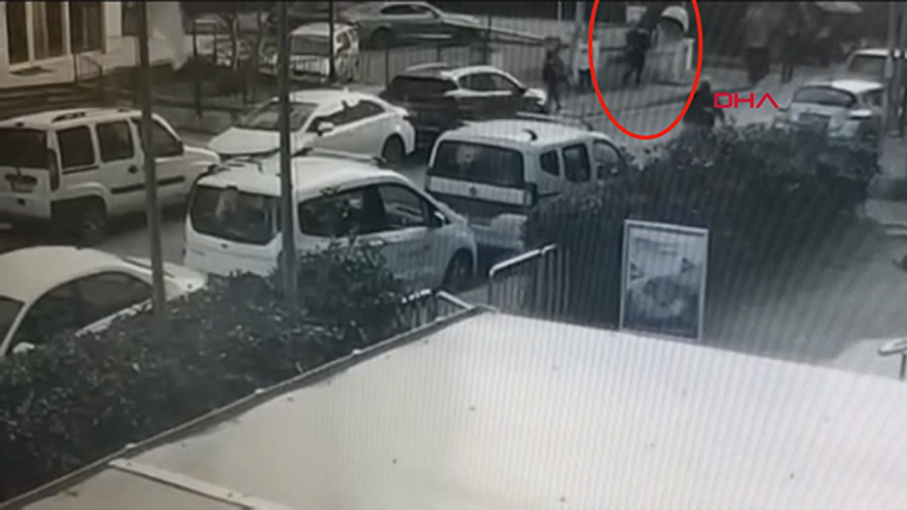 Kadıköy'de içinde 10 bin dolar değerinde cihaz bulunan çantayı böyle çaldı