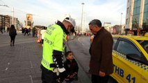 Taksim'de kaybolan çocuğa polis sahip çıktı