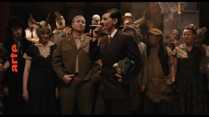 Deux hommes en costume - 11 octobre