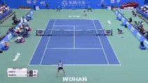 Wuhan - Barty bousculée mais dans le dernier carré