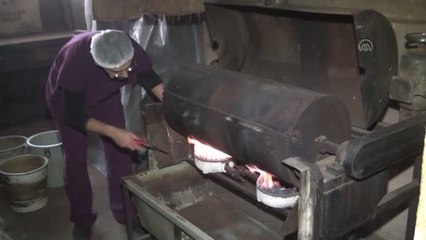 Dede mirası makine ile dibek kahvesi üretiyor