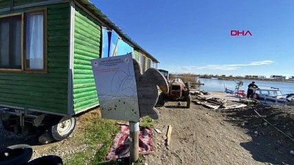 Caretta caretta kumsalı, kaçak barakayla doldu