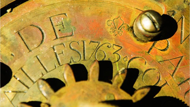 Histoire : une ancienne horloge commandée par Louis XV retrouvée dans un tas de ferraille à Versailles