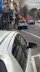 Avustralya'da bir adam, 'Aşı pasaportuna hayır' diye bağırarak kendini yaktı