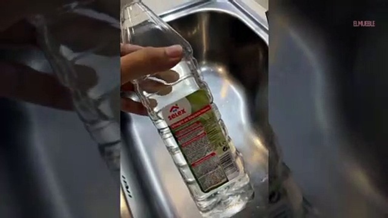 Cómo desatascar un fregadero con bicarbonato y vinagre