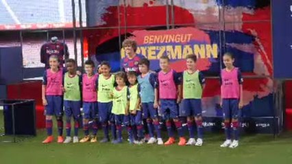 Barça - Griezmann présenté sur la pelouse du Camp Nou
