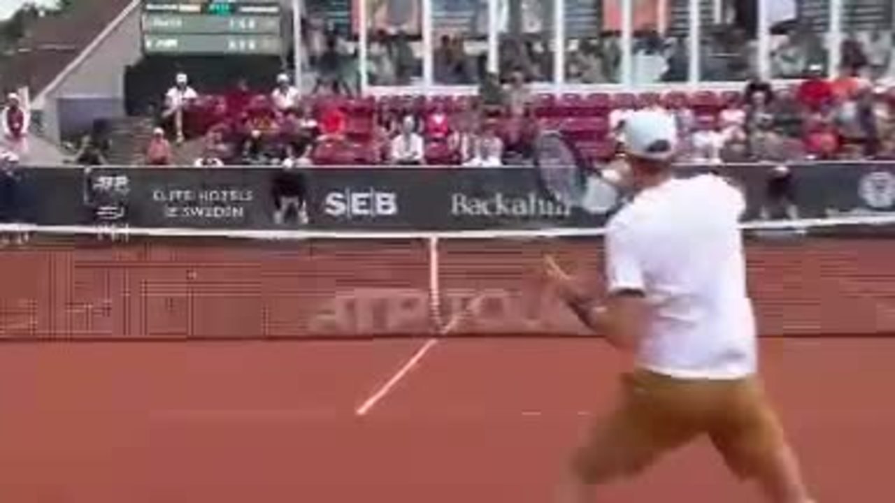 Bastad - Chardy balayé par le géant serveur chi...