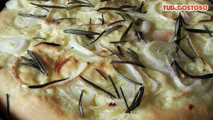Foccacia levíssima de alecrim e cebola