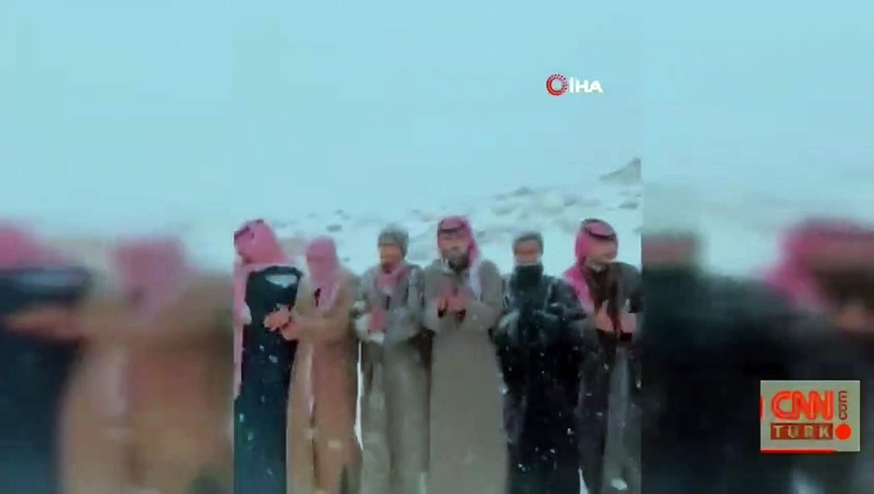 Suudi Arabistan beyaz örtüyle kaplandı | Video Haber