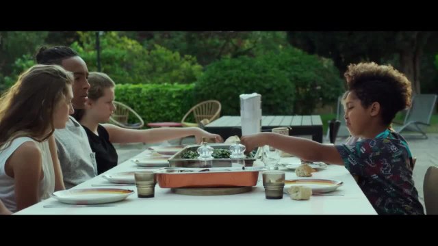 C'EST QUOI CETTE MAMIE?!