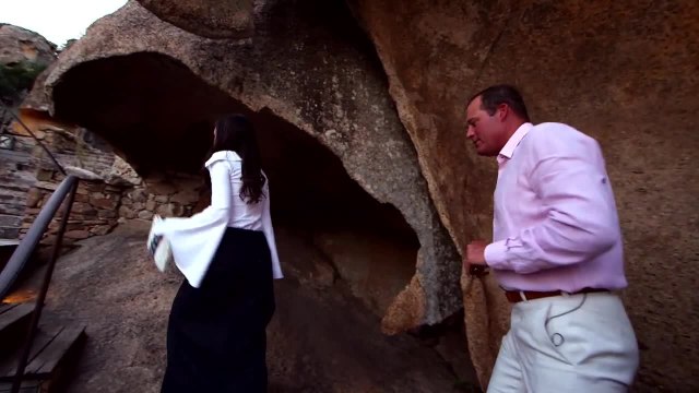 Exclu. Zone interdite (M6) : ces Américains découvrent, ébahis, cet incroyable restaurant corse niché au coeur des grottes