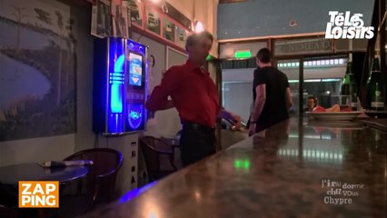 Antoine de Maximy (J'irai dormir chez vous) pas rassuré par sa rencontre avec un homme dans un bar de Chypre