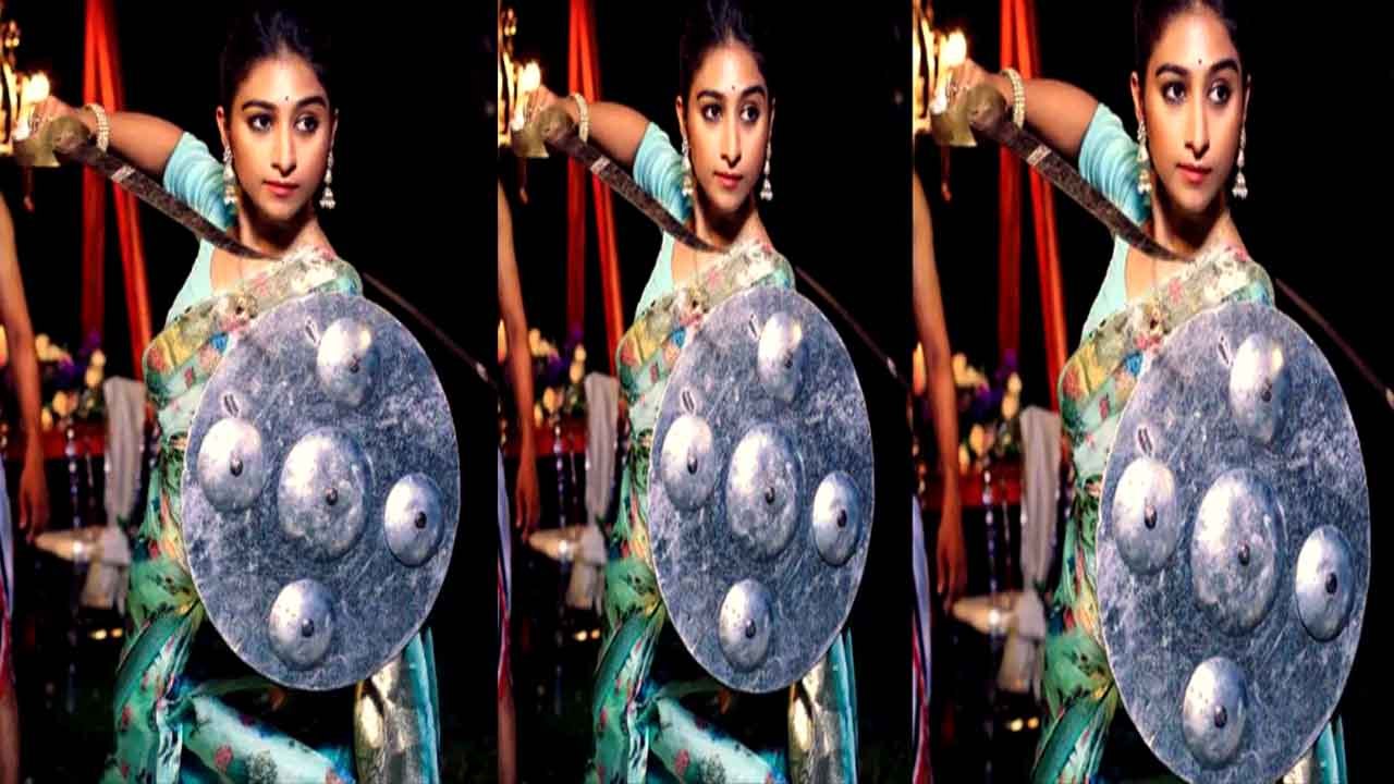 Mohena Kumari Singh ने तलवारबाज़ी करके चटा दी दुश्मनों को धूल; Photo viral | FilmiBeat