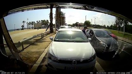 Así desvalijan un coche en la Vila Olímpica de Barcelona