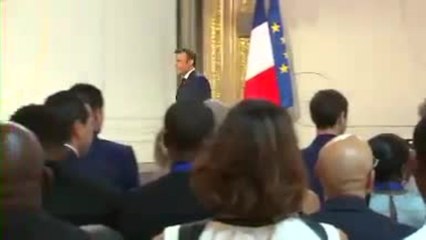 Bleus - Fraîchement décorée, l'équipe de France pose avec le président Macron dans l'Élysée