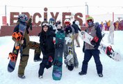 Rumen şarkıcı Inna, Erciyes Dağı'nda kayak yaptı