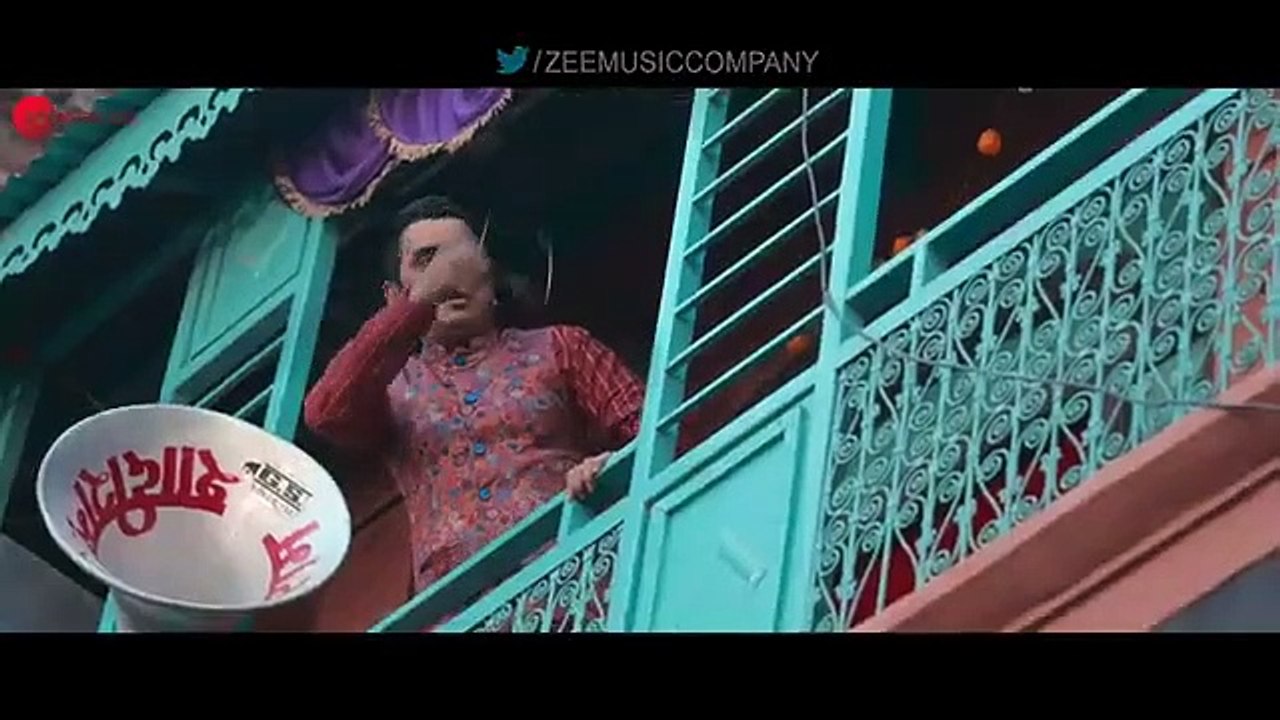 Raula_Pae_Gayaa_-_Full_Video___Hum_Do_Hamare_Do___Rajkummar___Kriti_S___Daler_Mehndi%2C_Sachin-_Jigar(360p)
