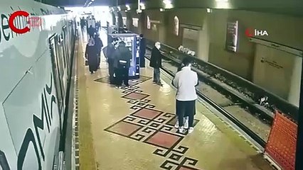İstanbul'da yolu şaşıran sürücü tramvay yoluna girdi