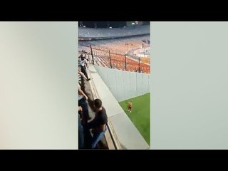 حديث جانبي بين شيكابالا وفتحي بين شوطي الأهلي والزمالك