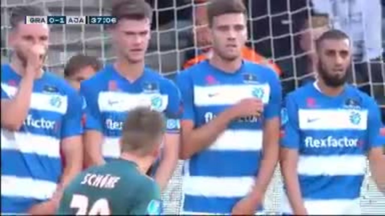 Pays-Bas - Le coup franc soyeux de Schöne a mis l'Ajax sur la voie royale