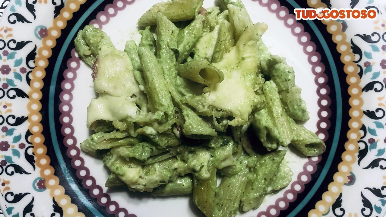 Macarrão ao molho de espinafre