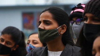 India considers raising marriage age for women