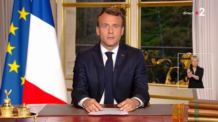 Emmanuel Macron promet que Notre-Dame de Paris sera rebâtie d'ici cinq ans