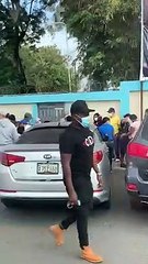 Largas filas para realizarse prueba COVID-19 en el Club de Los Billeteros