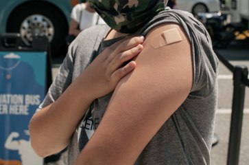 La FDA aprueba las vacunas de refuerzo de Pfizer para niños de 12 a 15 años