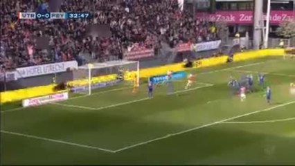 Pays-Bas - Emanuelson ouvre le score pour Utrecht d'un coup-franc malin