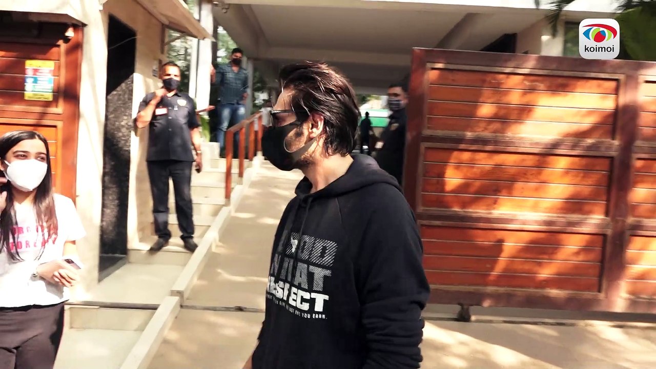 EMOTIONAL! Kartik Aaryan Fulfills His Fans' Wish, Turns Santa Claus For Them
