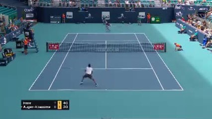 Miami - Tenant du titre, Isner met fin au rêve d'Auger-Aliassime