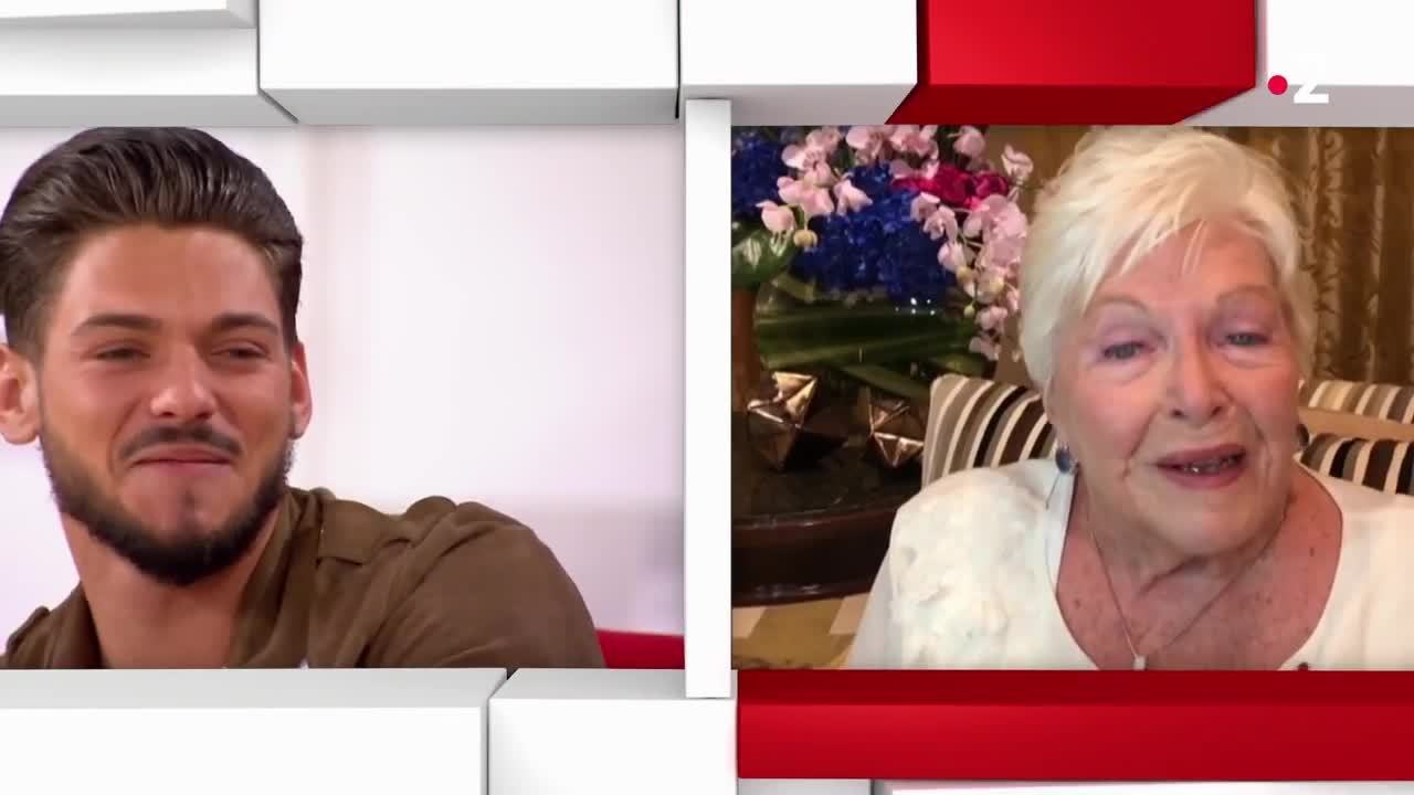 Rayane Bensetti reçoit un message de Line Renaud dans Vivement dimanche prochain