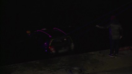 잠실대교 남단 한강으로 돌진한 차..."음주 운전" / YTN