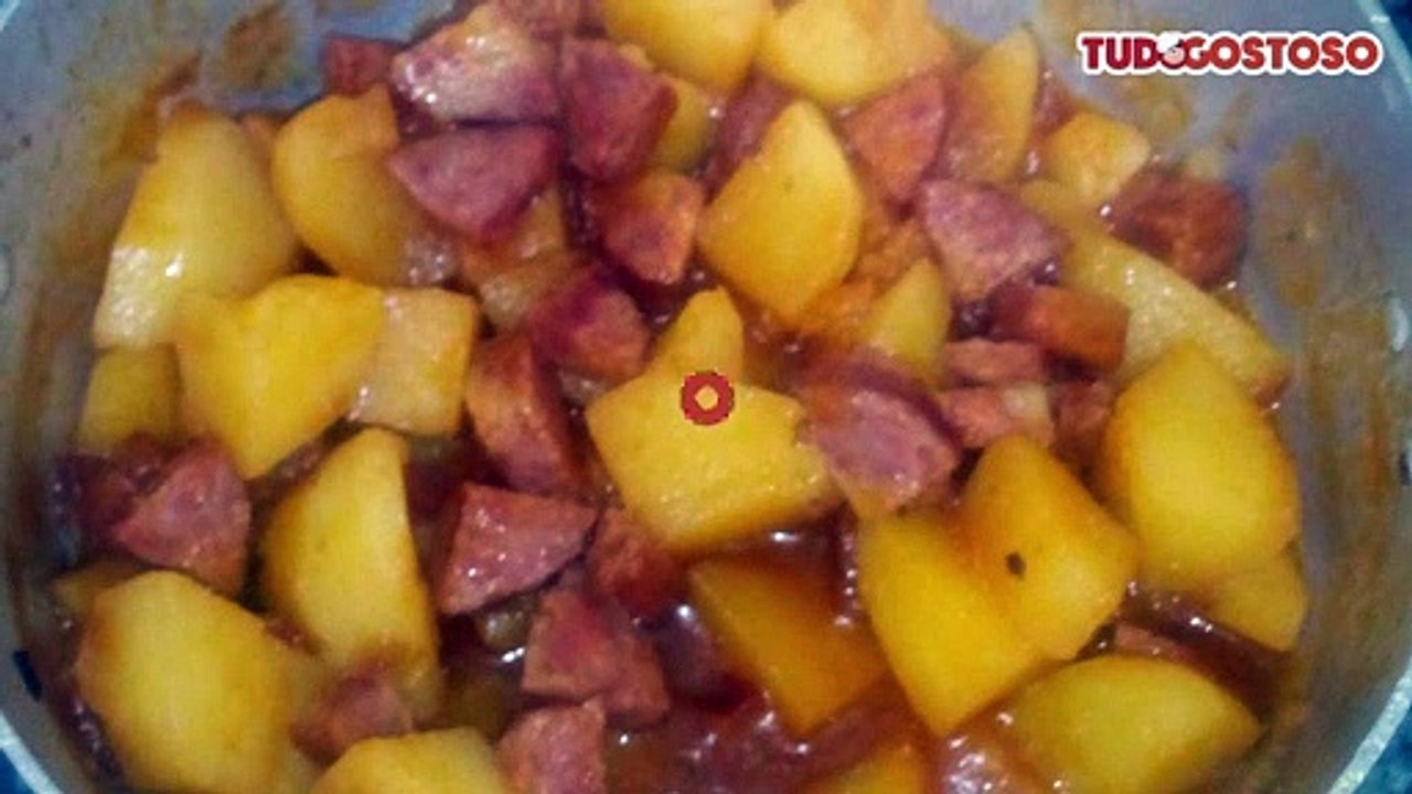 Ensopado de linguiça com batata