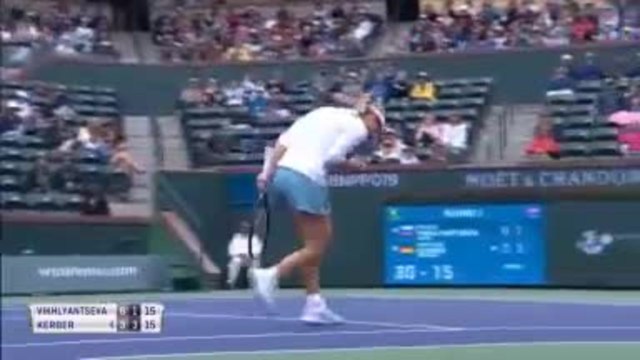 Indian Wells - Accrochée, Kerber file en huitièmes