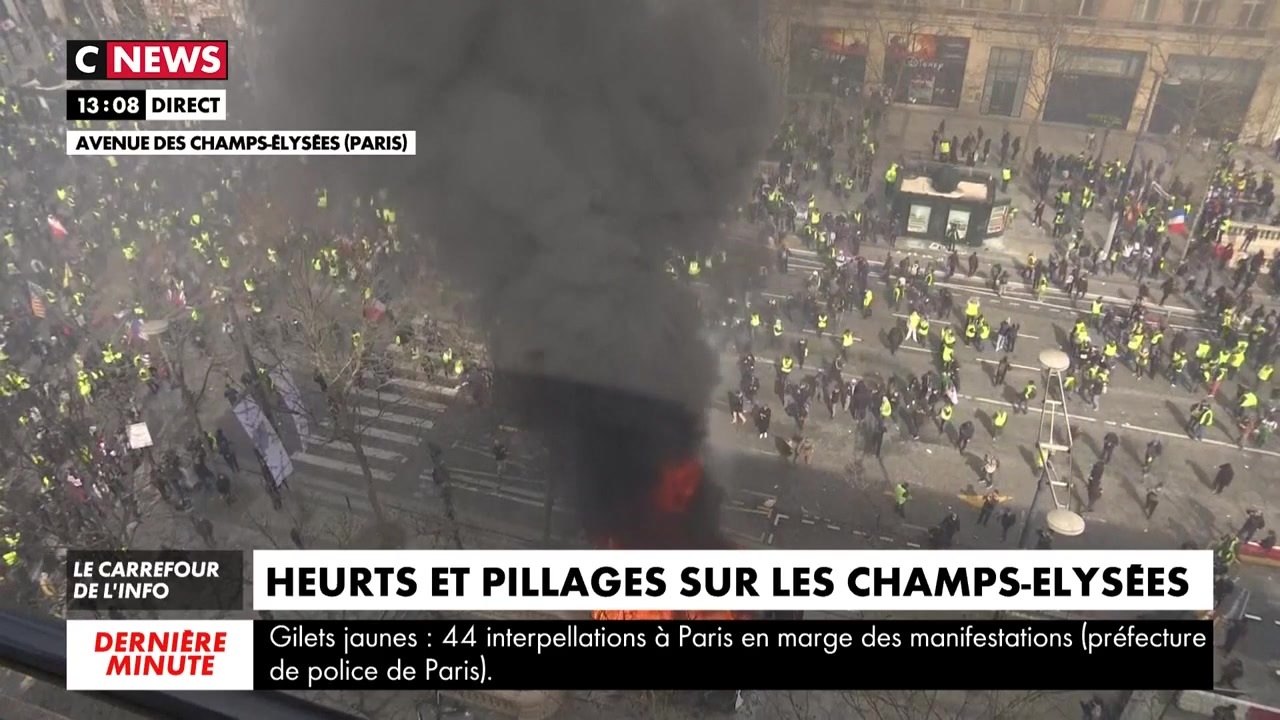 Gilets jaunes : les impressionnantes images des incendies sur les Champs  Elysées (VIDEO)