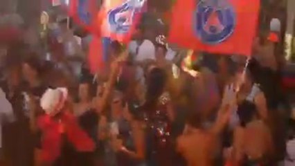 PSG - Le club fête le carnaval de Rio avec Alex