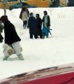 ویدیو: طالبان زوج جوانی را در حال برف بازی بازداشت کرد