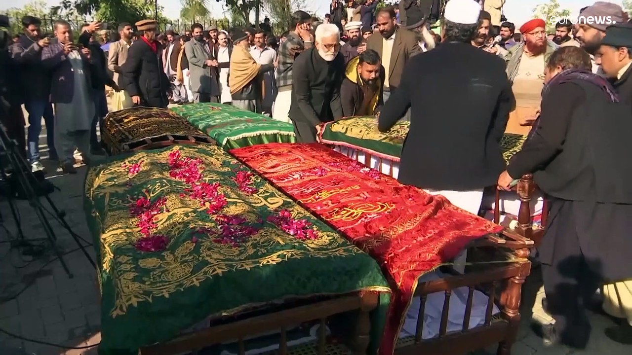 Primeiros funerais da tragédia em Murree começam a ser celebrados no Paquistão