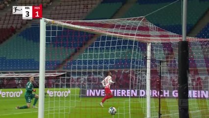 Leipzig dominant against 10-man Mainz