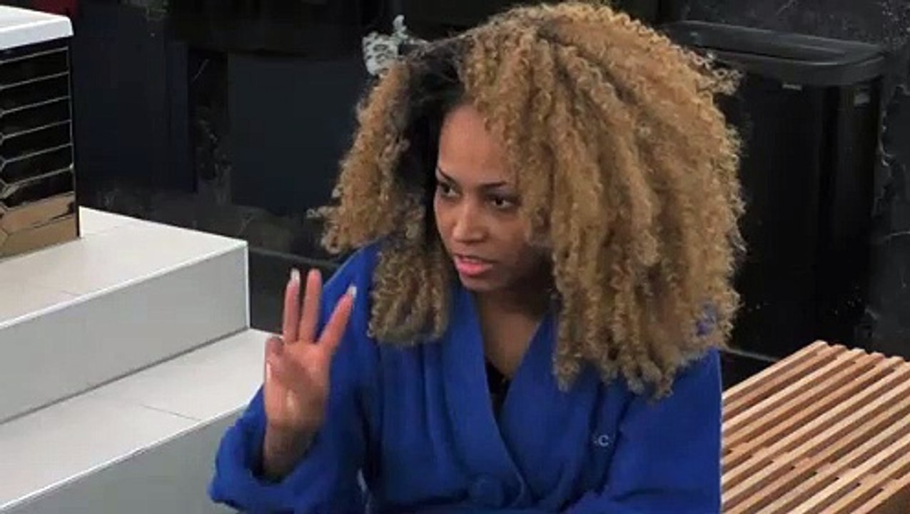 Vera denkt dat Kitty haar gaat nomineren - 9 januari 2022.