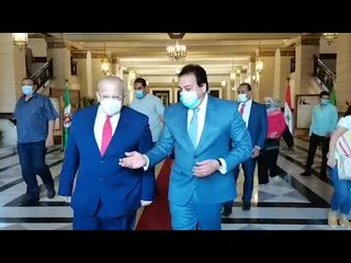 وزير التعليم العالي ورئيس جامعة القاهرة يتفقدان الامتحانات