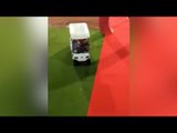 لحظة خروج محمود متولي لاعب الأهلي على سيارة إسعاف بعد الإصابة