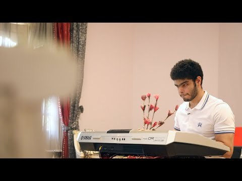 العازف الكفيف.. الموسيقى عوضتني عن نور عيني وأتمنى مقابلة عمرو دياب