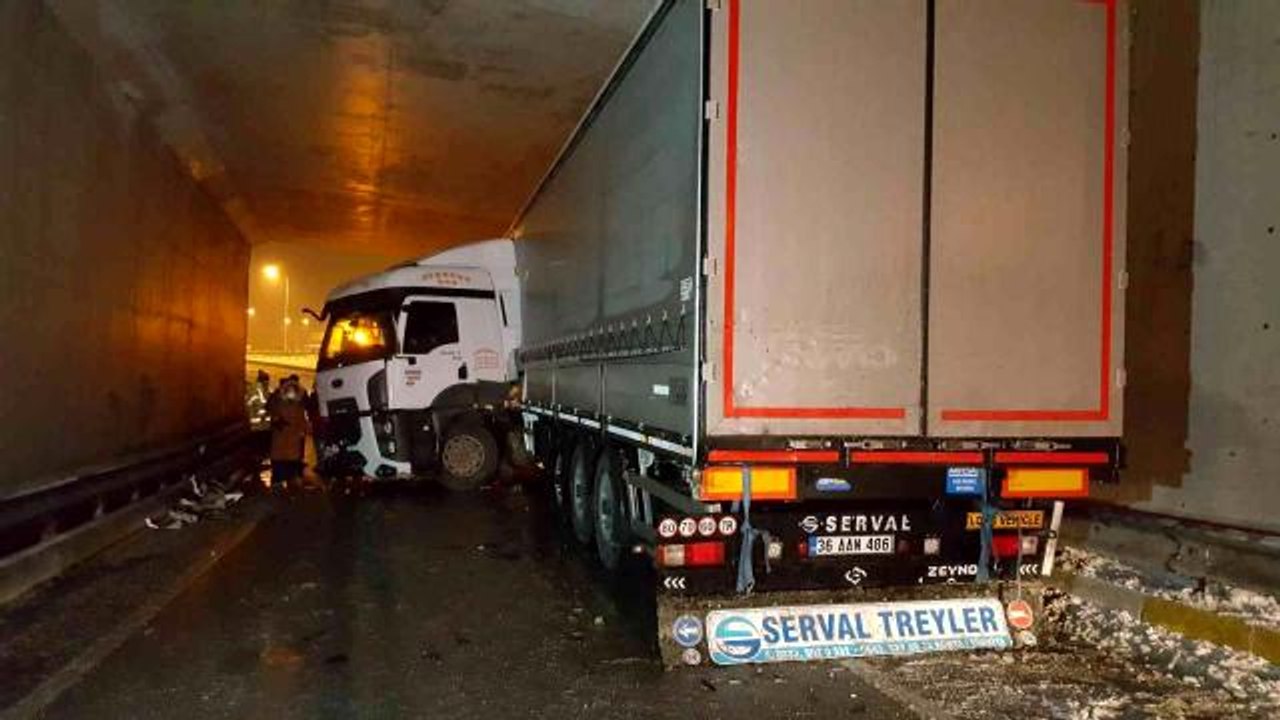 Kar, tipi ve buzlanma ulaşımda aksamalara neden oldu