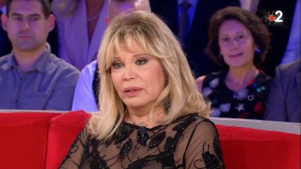 D'après Amanda Lear, l'une de ses chansons faisait beaucoup d'effet à Donald Trump
