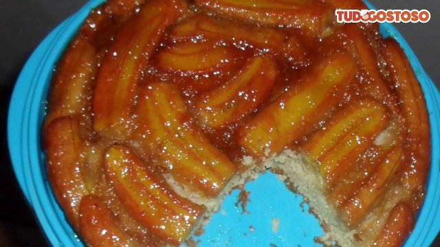 Bolo sem ovos de banana caramelada