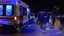 Polisten kaçarken duvara çarpan otomobildeki 4 zanlı yaralandı