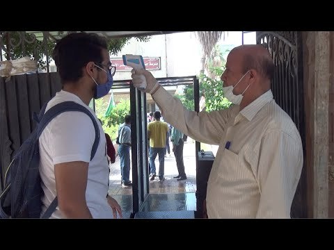 بكمامة وتعقيم.. طلاب الثانوية العامة يؤدون امتحان الديناميكا